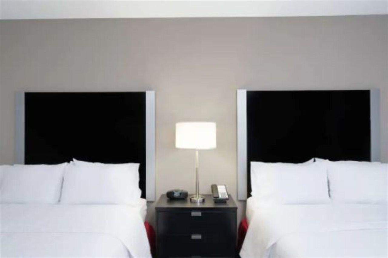 Hampton Inn And Suites Roanoke Airport/Valley View Mall Екстериор снимка