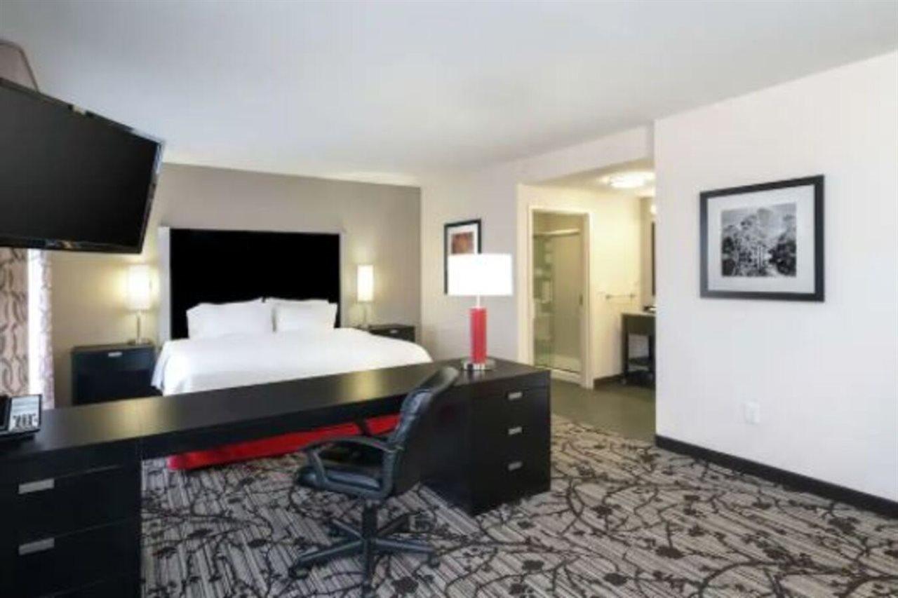 Hampton Inn And Suites Roanoke Airport/Valley View Mall Екстериор снимка