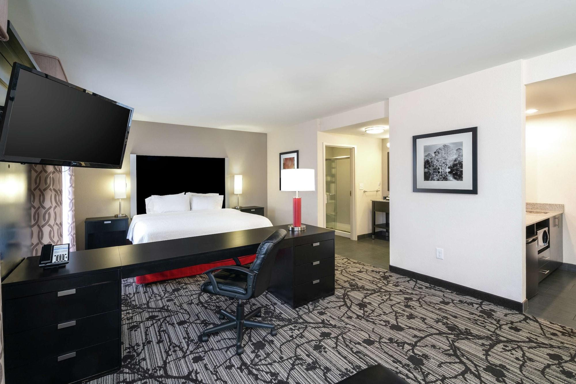 Hampton Inn And Suites Roanoke Airport/Valley View Mall Екстериор снимка