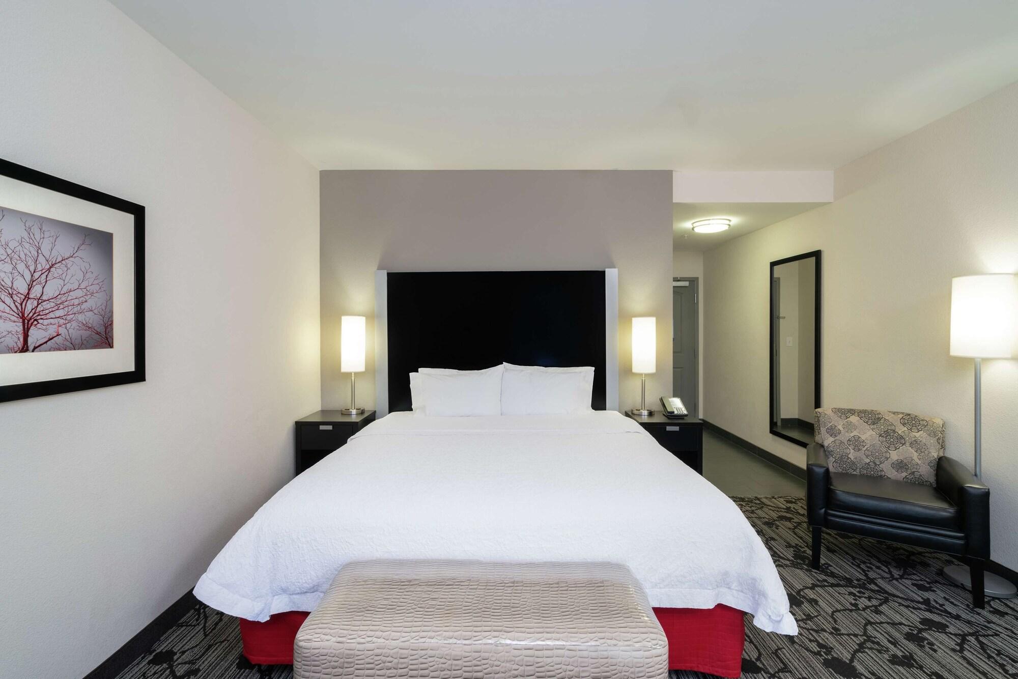 Hampton Inn And Suites Roanoke Airport/Valley View Mall Екстериор снимка