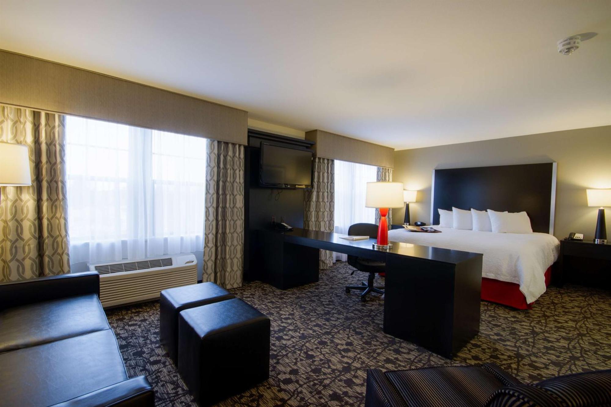 Hampton Inn And Suites Roanoke Airport/Valley View Mall Екстериор снимка