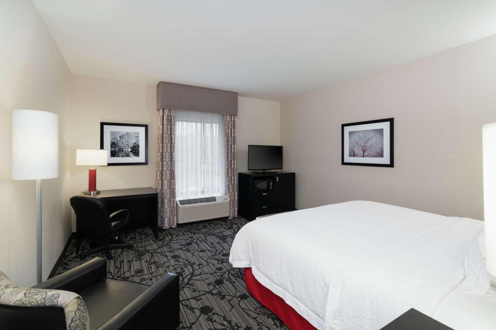 Hampton Inn And Suites Roanoke Airport/Valley View Mall Екстериор снимка