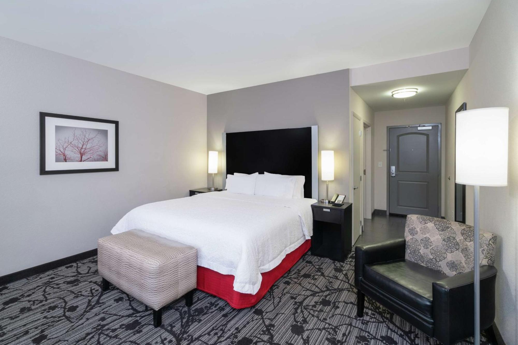 Hampton Inn And Suites Roanoke Airport/Valley View Mall Екстериор снимка